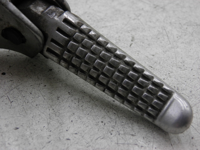 photo de PLATINE CALE PIED ARRIERE GAUCHE SUZUKI SV S 650 (1999 - 2002)