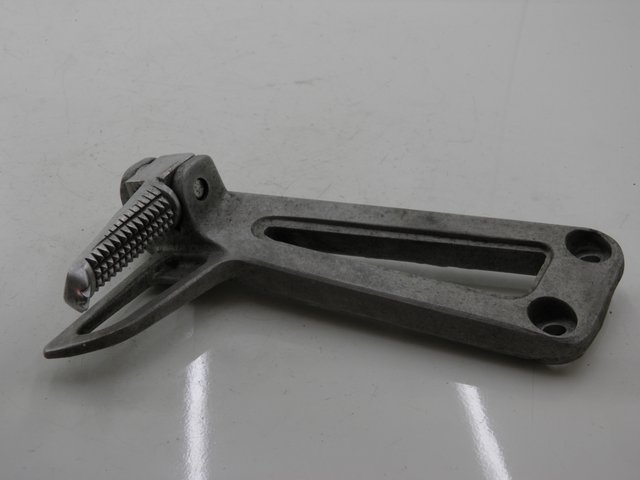 photo de PLATINE CALE PIED ARRIERE GAUCHE YAMAHA TDR DELTABOX 125 (1993 - 2003)