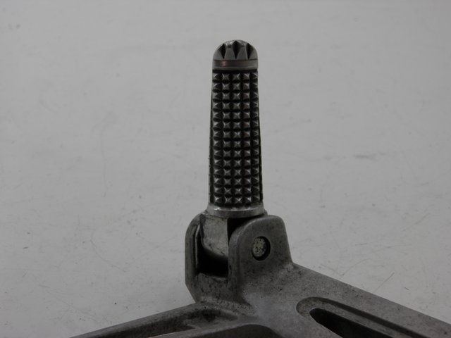 photo de PLATINE CALE PIED ARRIERE GAUCHE YAMAHA TDR DELTABOX 125 (1993 - 2003)