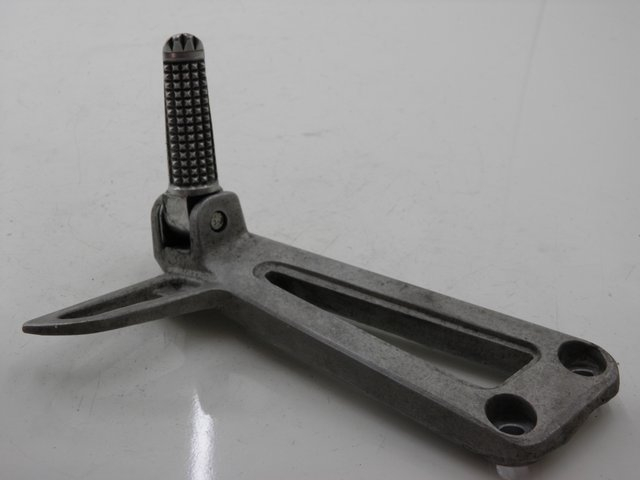 photo de PLATINE CALE PIED ARRIERE GAUCHE YAMAHA TDR DELTABOX 125 (1993 - 2003)