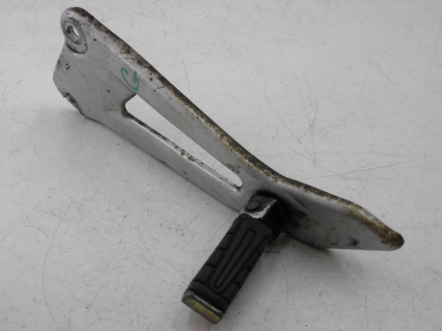 photo de PLATINE CALE PIED ARRIERE GAUCHE YAMAHA YBR 125 (2004 - 2006)