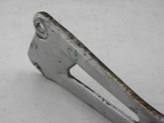 photo de PLATINE CALE PIED ARRIERE GAUCHE YAMAHA YBR 125 (2004 - 2006)