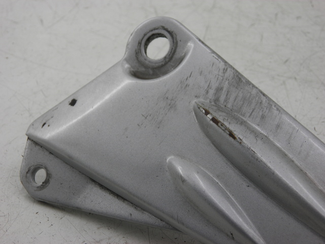 photo de PLATINE CALE PIED ARRIERE GAUCHE YAMAHA YBR CUSTOM 125 (2008 - 2010) - Vue d’ensemble