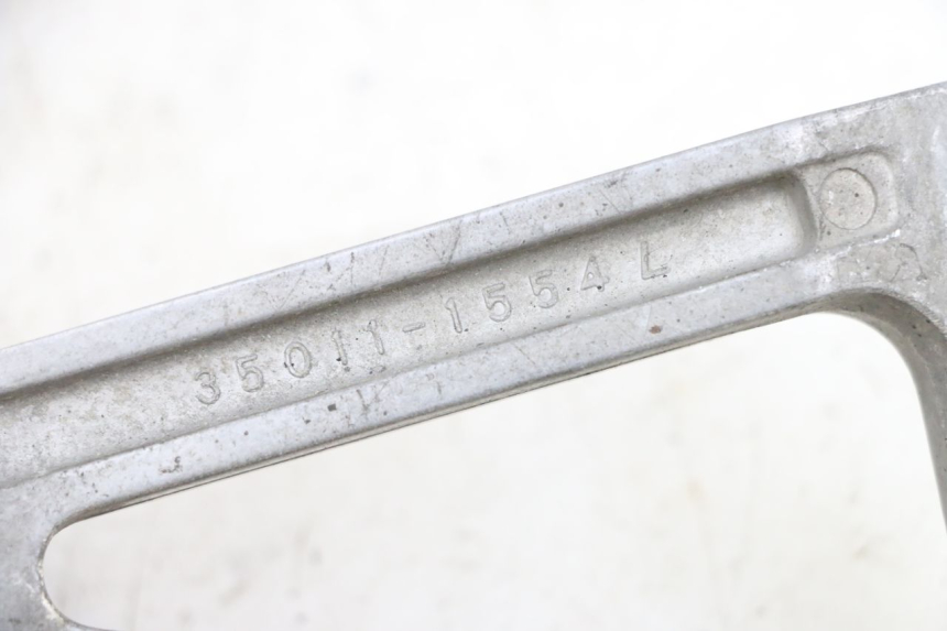 photo de PLATINE CALE PIED ARRIERE GAUCHE KAWASAKI ZR 7 750 (1999 - 2001) - Détail de la pièce