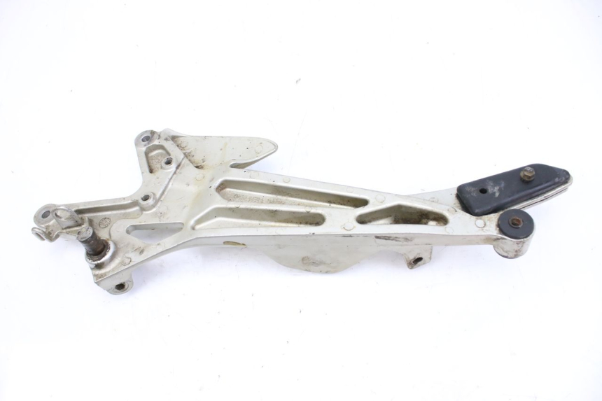photo de PLATINE CALE PIED AVANT DROIT HONDA CBF 500 (2004 - 2007)