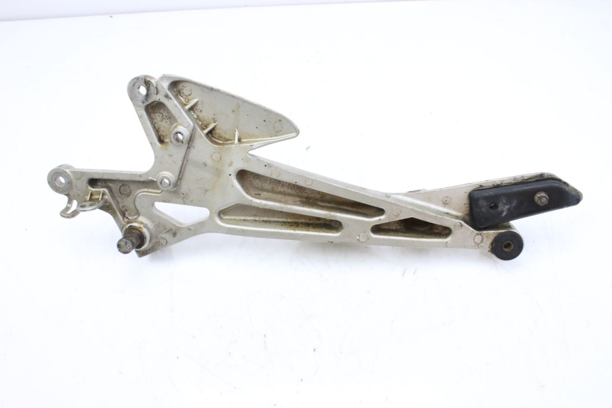 photo de PLATINE CALE PIED AVANT DROIT HONDA CBF 500 (2004 - 2007)