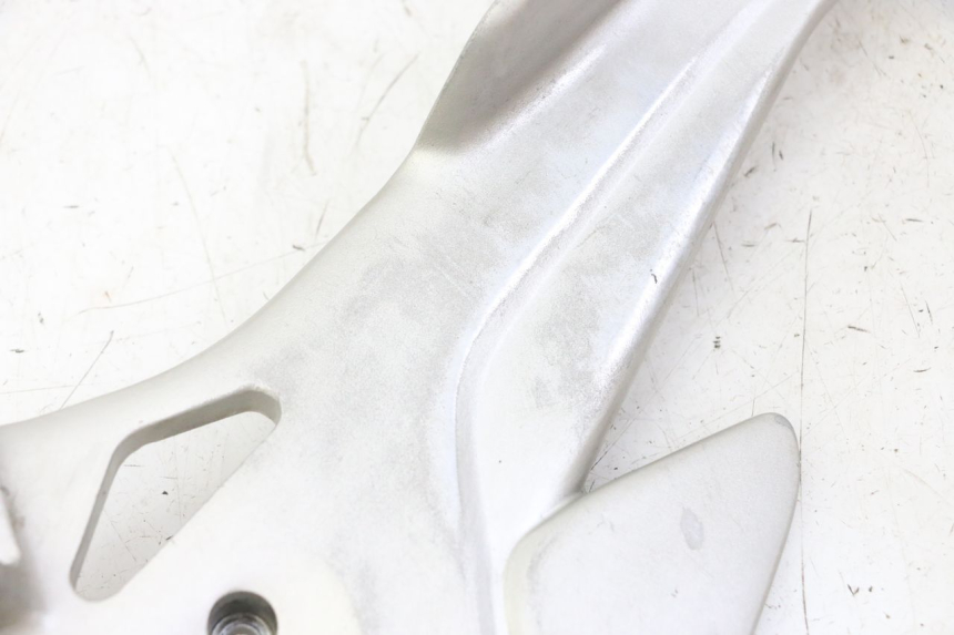photo de PLATINE CALE PIED AVANT DROIT HONDA CBF 500 (2004 - 2007)