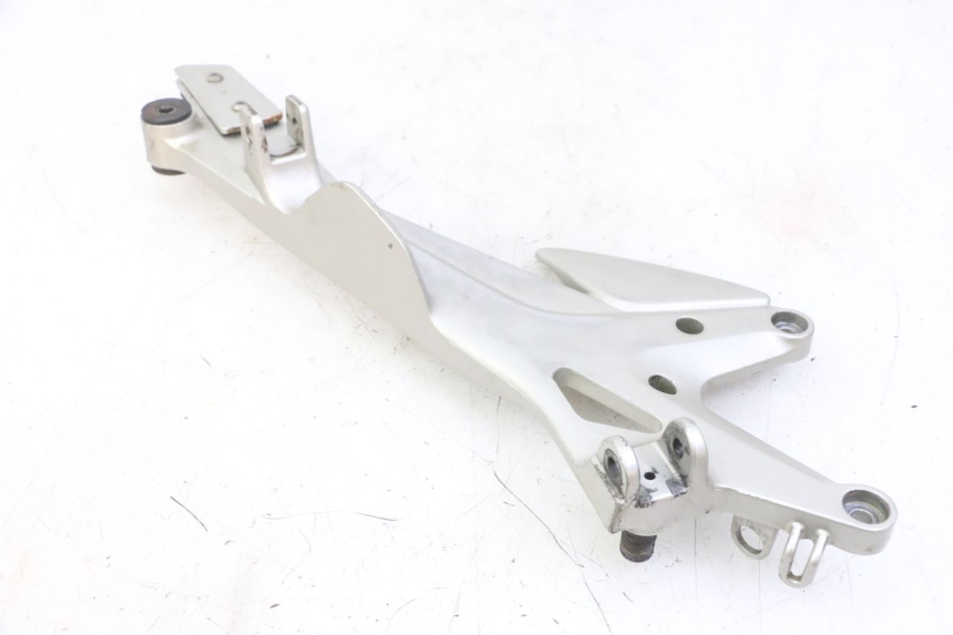 photo de PLATINE CALE PIED AVANT DROIT HONDA CBF 500 (2004 - 2007)
