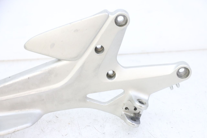 photo de PLATINE CALE PIED AVANT DROIT HONDA CBF 500 (2004 - 2007)