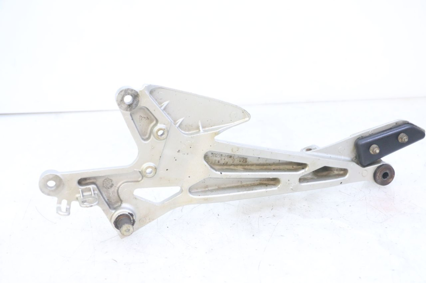 photo de PLATINE CALE PIED AVANT DROIT HONDA CBF 500 (2004 - 2007)