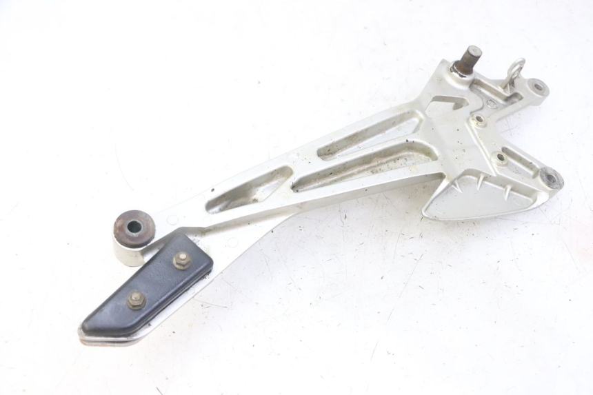 photo de PLATINE CALE PIED AVANT DROIT HONDA CBF 500 (2004 - 2007)