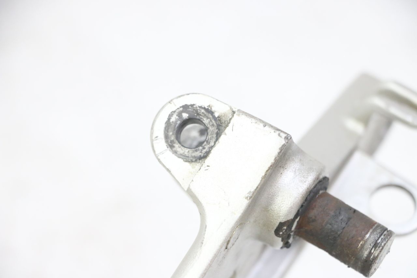 photo de PLATINE CALE PIED AVANT DROIT HONDA CBF 500 (2004 - 2007)