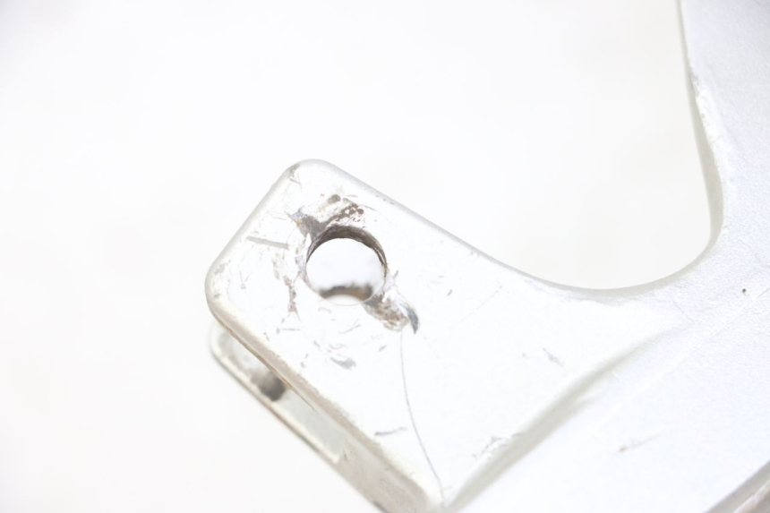 photo de PLATINE CALE PIED AVANT DROIT HONDA CBF 500 (2004 - 2007)