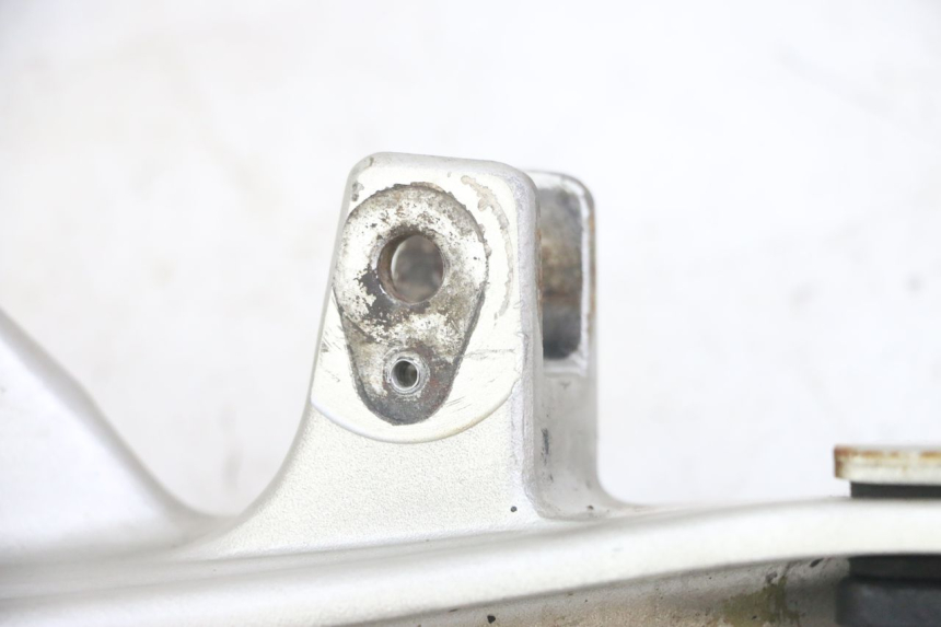 photo de PLATINE CALE PIED AVANT DROIT HONDA CBF 500 (2004 - 2007)