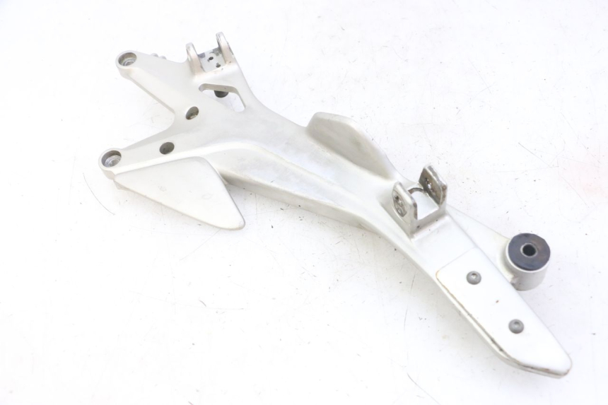 photo de PLATINE CALE PIED AVANT DROIT HONDA CBF 500 (2004 - 2007)