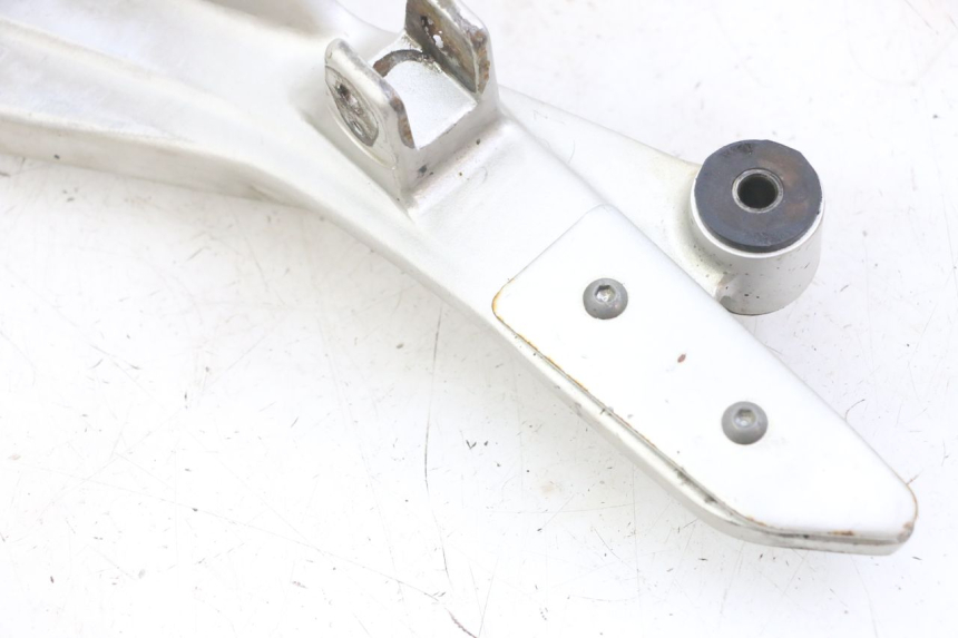 photo de PLATINE CALE PIED AVANT DROIT HONDA CBF 500 (2004 - 2007)