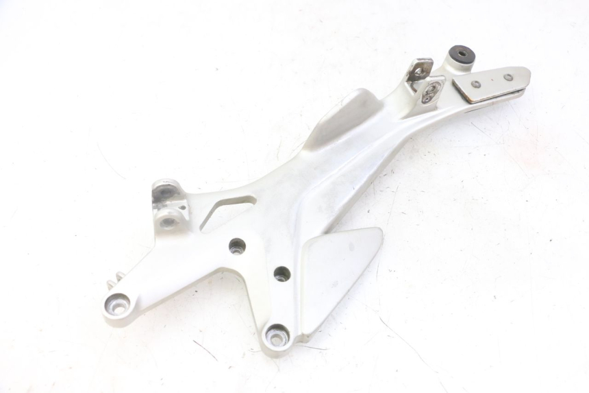 photo de PLATINE CALE PIED AVANT DROIT HONDA CBF 500 (2004 - 2007)