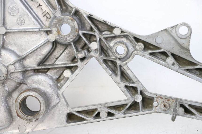 photo de PLATINE CALE PIED AVANT DROIT YAMAHA FJ 36Y 1100 (1984 - 1985)