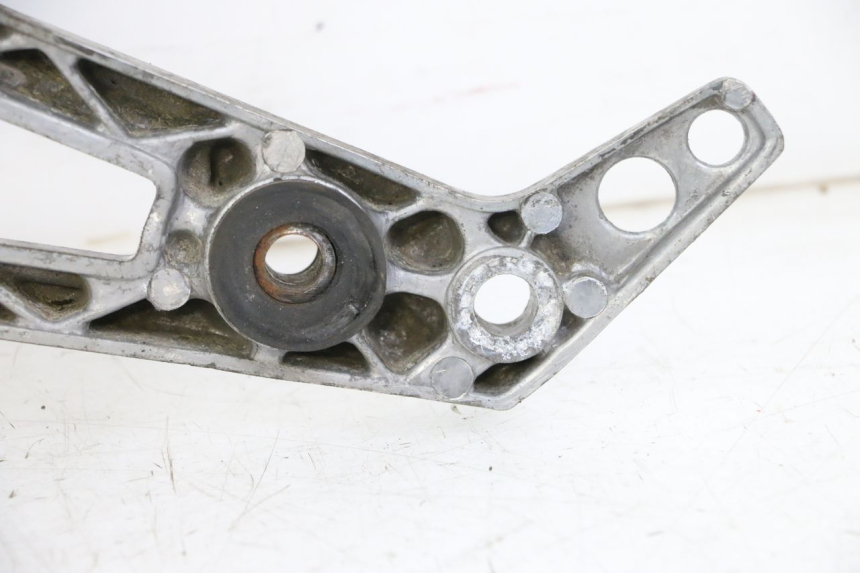photo de PLATINE CALE PIED AVANT DROIT YAMAHA FJ 36Y 1100 (1984 - 1985)