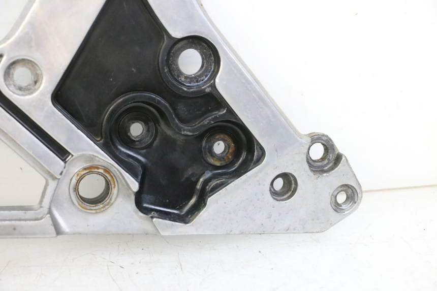 photo de PLATINE CALE PIED AVANT DROIT YAMAHA FJ 36Y 1100 (1984 - 1985)