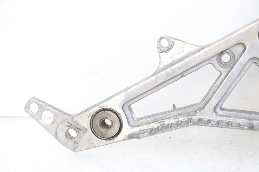 photo de PLATINE CALE PIED AVANT DROIT YAMAHA FJ 36Y 1100 (1984 - 1985)