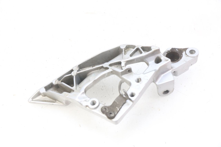 photo de PLATINE CALE PIED AVANT DROIT YAMAHA FJR ABS 1300 (2016 - 2020)