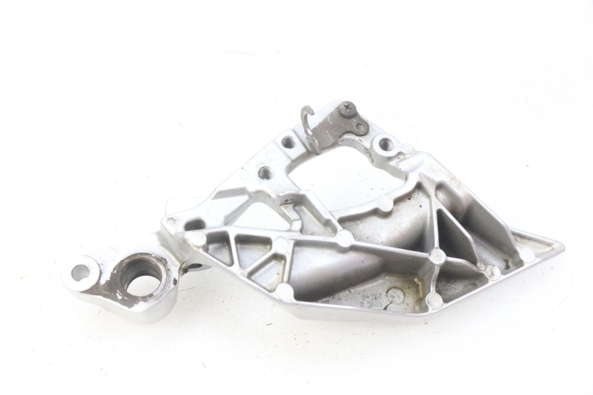photo de PLATINE CALE PIED AVANT DROIT YAMAHA FJR ABS 1300 (2016 - 2020)