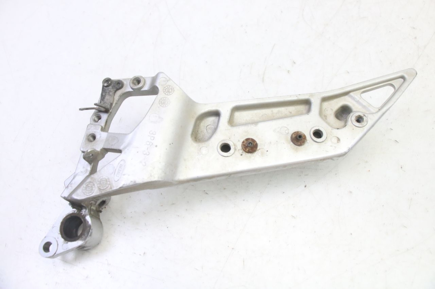 photo de PLATINE CALE PIED AVANT DROIT YAMAHA FJR ABS 1300 (2006 - 2012)