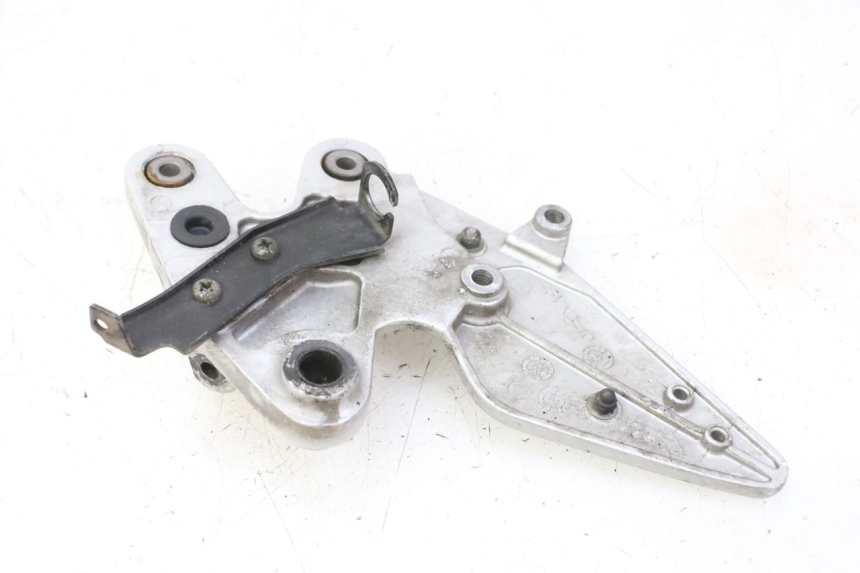 photo de PLATINE CALE PIED AVANT DROIT YAMAHA FZ6 FAZER S2 600 (2007 - 2011)