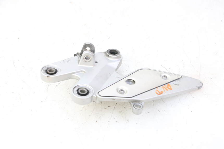 photo de PLATINE CALE PIED AVANT DROIT YAMAHA FZ6 FAZER S2 600 (2007 - 2011)