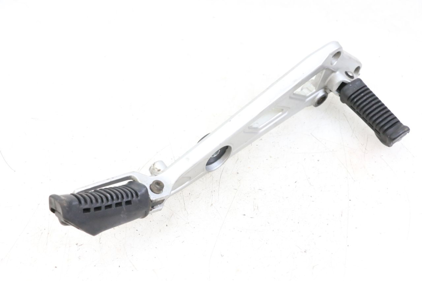 photo de PLATINE CALE PIED AVANT DROIT HYOSUNG GF 125 (2001 - 2005)