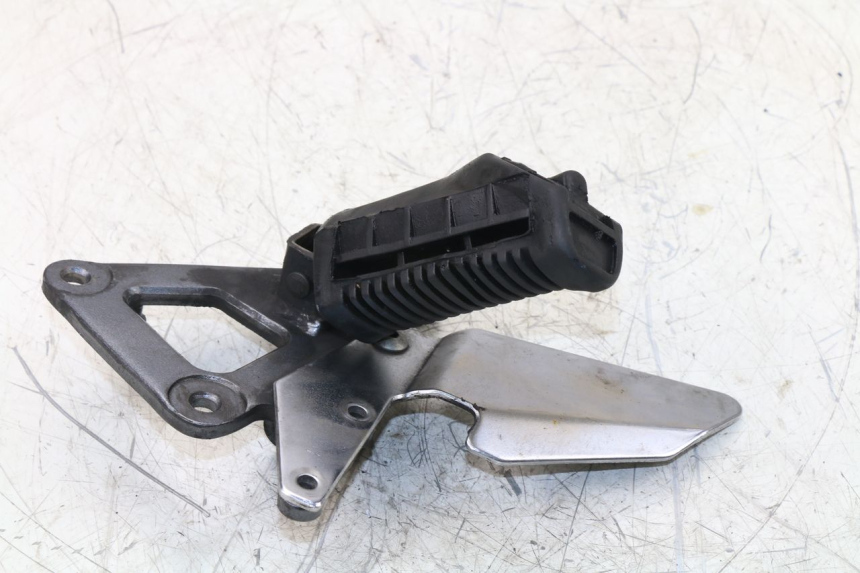 photo de PLATINE CALE PIED AVANT DROIT SUZUKI GS / GSE 500 (1990 - 2000)