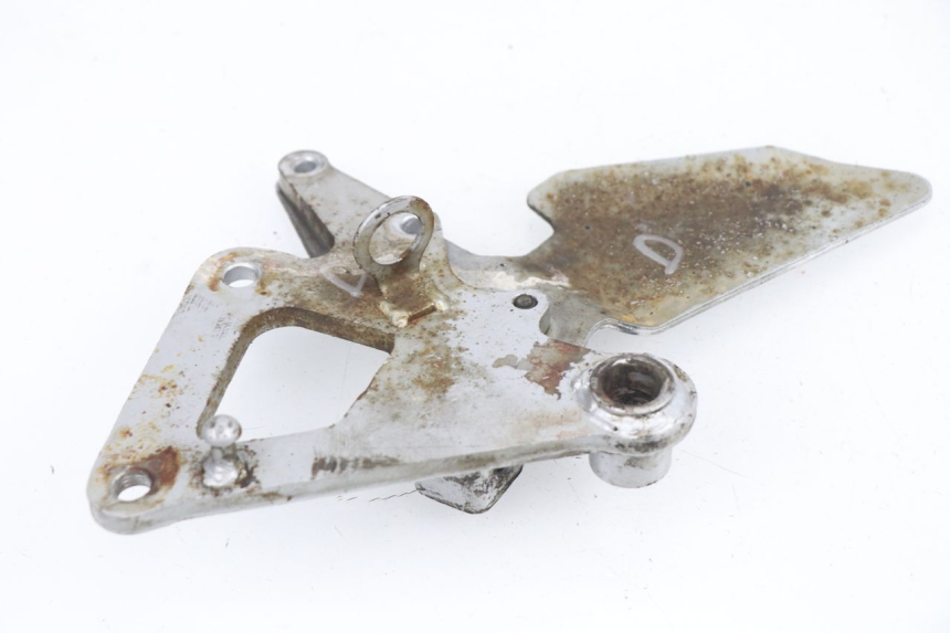 photo de PLATINE CALE PIED AVANT DROIT SUZUKI GS GSE 500 (2001 - 2003)