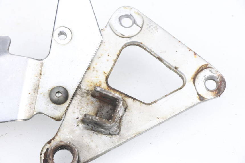 photo de PLATINE CALE PIED AVANT DROIT SUZUKI GS GSE 500 (2001 - 2003)