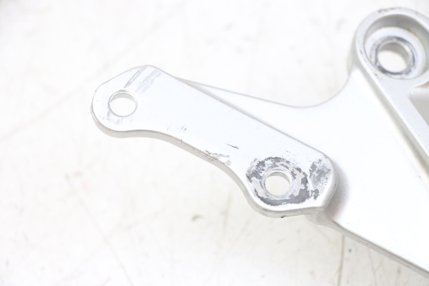photo de PLATINE CALE PIED AVANT DROIT SUZUKI GSXR GSX-R 1000 (2003 - 2004) - Zoom état d’usage