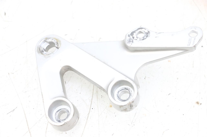 photo de PLATINE CALE PIED AVANT DROIT SUZUKI GSXR GSX-R 1000 (2003 - 2004) - Vue d’ensemble