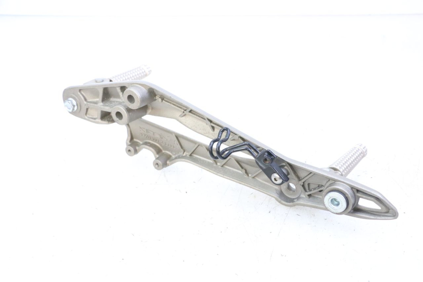 photo de PLATINE CALE PIED AVANT DROIT KIDEN KD125-G 125 (2018 - 2022)