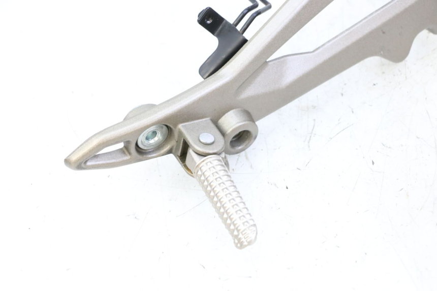 photo de PLATINE CALE PIED AVANT DROIT KIDEN KD125-G 125 (2018 - 2022)