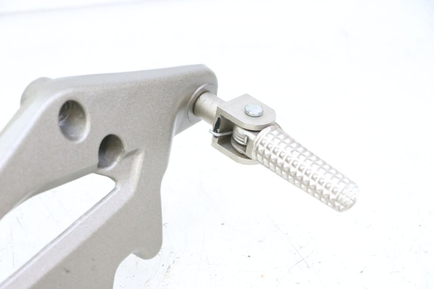 photo de PLATINE CALE PIED AVANT DROIT KIDEN KD125-G 125 (2018 - 2022)