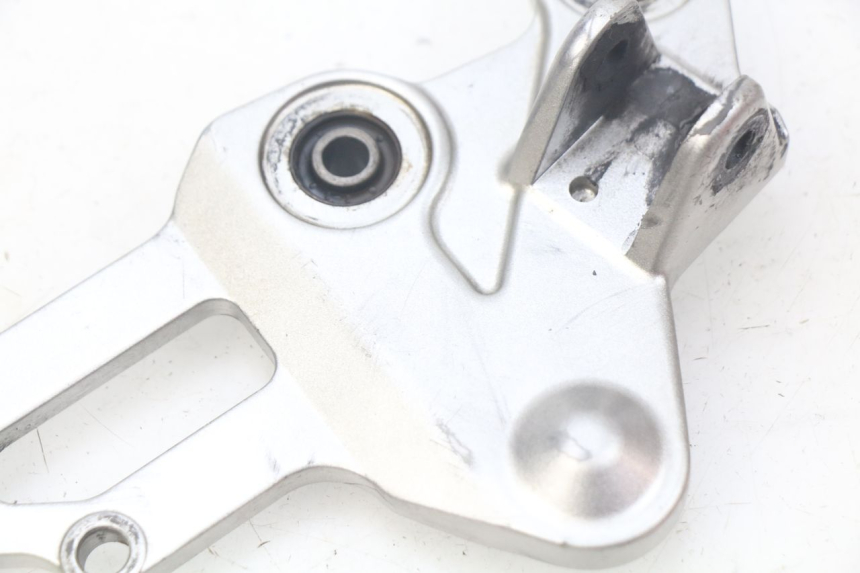 photo de PLATINE CALE PIED AVANT DROIT YAMAHA MT-07 MT07 ABS 700 (2014 - 2017)