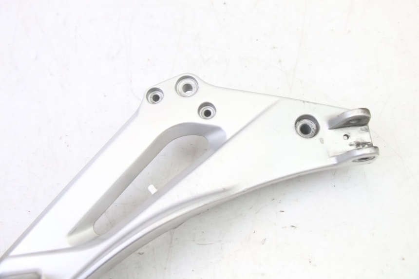 photo de PLATINE CALE PIED AVANT DROIT HONDA NTV DEAUVILLE 650 (2001 - 2006)