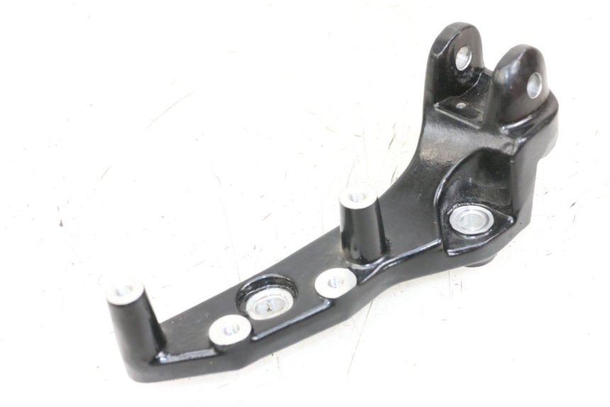 photo de PLATINE CALE PIED AVANT DROIT ROYAL ENFIELD CONTINENTAL GT 650 (2019 - 2024)
