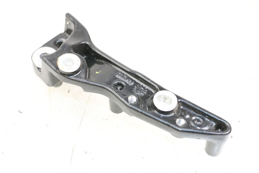 photo de PLATINE CALE PIED AVANT DROIT ROYAL ENFIELD CONTINENTAL GT 650 (2019 - 2024)