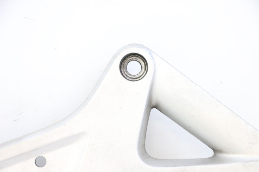 photo de PLATINE CALE PIED AVANT DROIT HONDA ST PAN EUROPEAN 1300 (2002 - 2013)