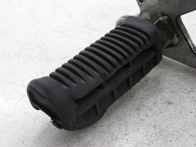 photo de PLATINE CALE PIED AVANT DROIT SUZUKI GS GSE 500 (2001 - 2003)