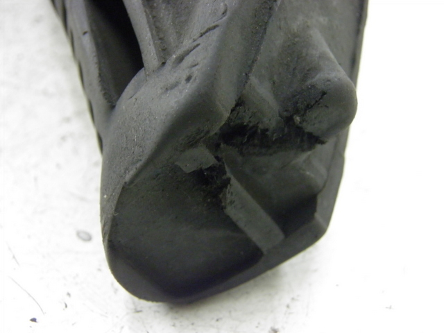 photo de PLATINE CALE PIED AVANT DROIT SUZUKI GS GSE 500 (2001 - 2003)