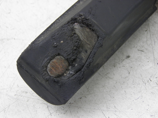 photo de PLATINE CALE PIED AVANT DROIT SUZUKI GZ MARAUDER 125 (1998 - 2004)