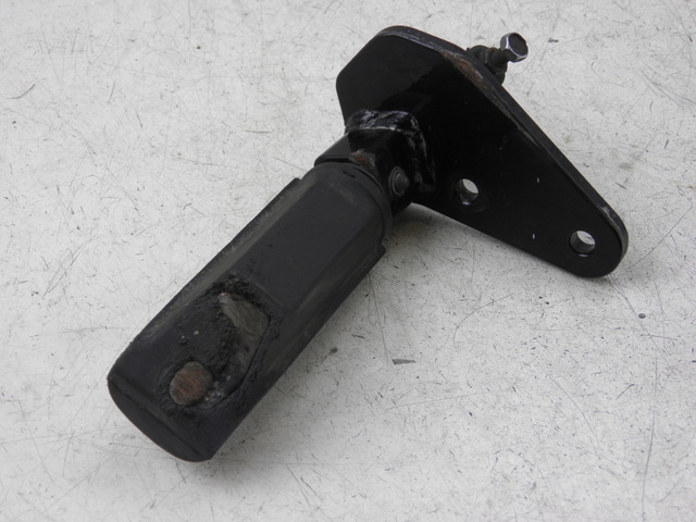 photo de PLATINE CALE PIED AVANT DROIT SUZUKI GZ MARAUDER 125 (1998 - 2004)