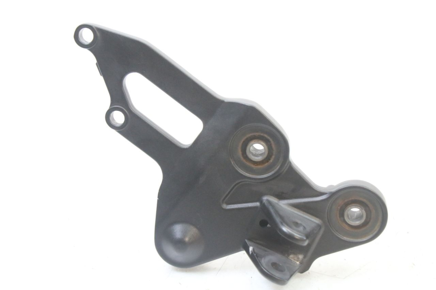 photo de PLATINE CALE PIED AVANT DROIT YAMAHA TRACER 7 700 (2020 - 2024)