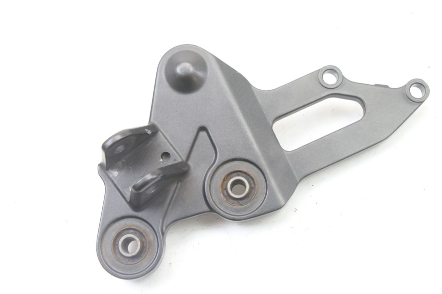 photo de PLATINE CALE PIED AVANT DROIT YAMAHA TRACER 7 700 (2020 - 2024)